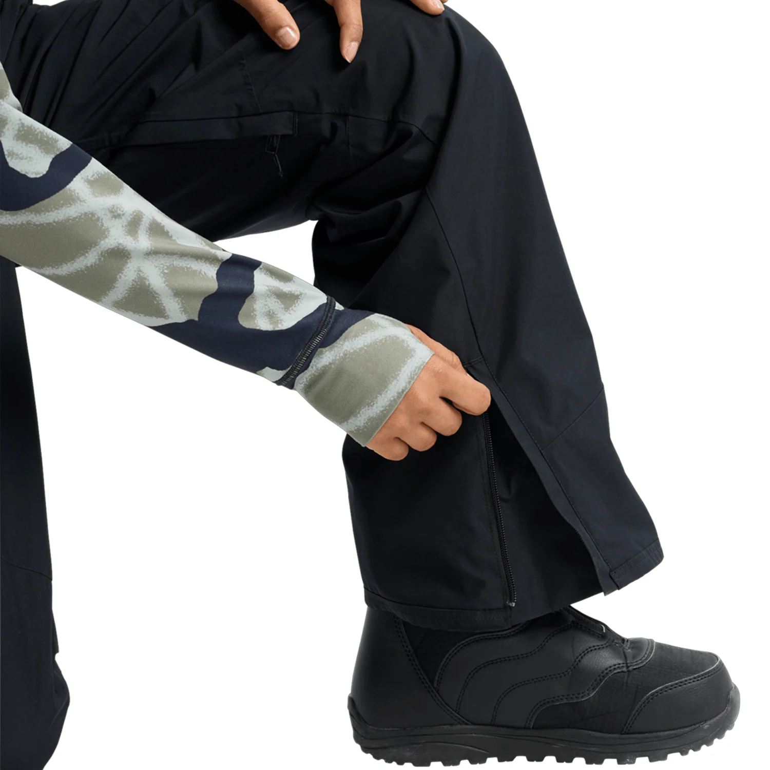 Burton Women's Reserve Gore-Tex 2L Bib Pant 2026 True Black - Image 5